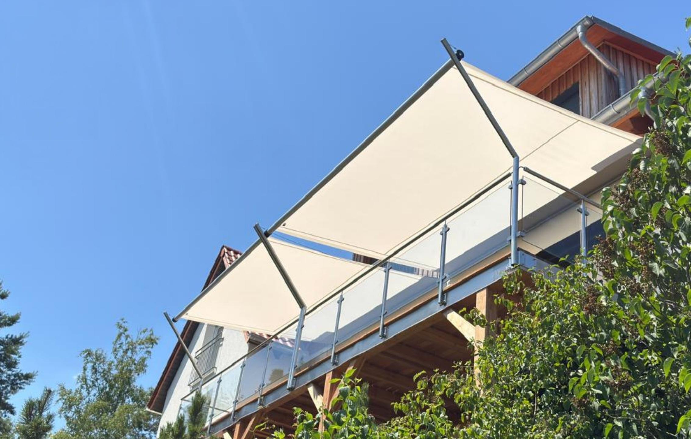 SHADE INOX mit gekröpften Säulen